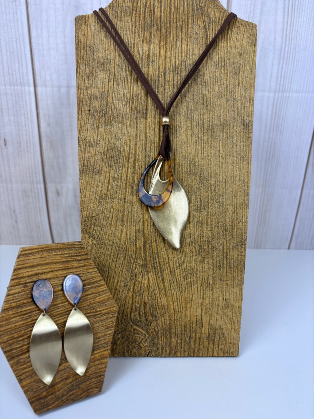 Gold Leaf Pendant Rope Necklace and Pierced Dangle Earring Set Lightweight Brown